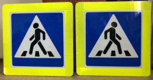 Знак дорожный 5.19.1/5.19.2 "Пешеходный переход" на желто-зеленом (флуоресцентном) фоне