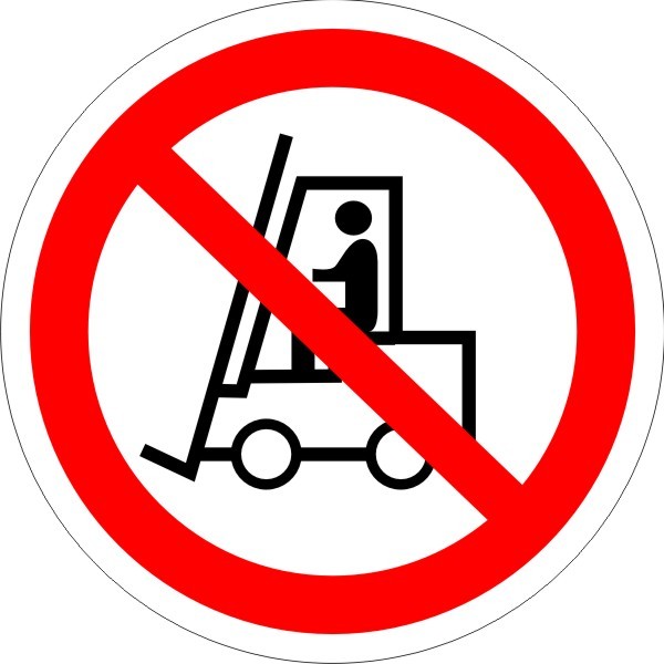 P 07 Запрещается движение средств напольного транспорта